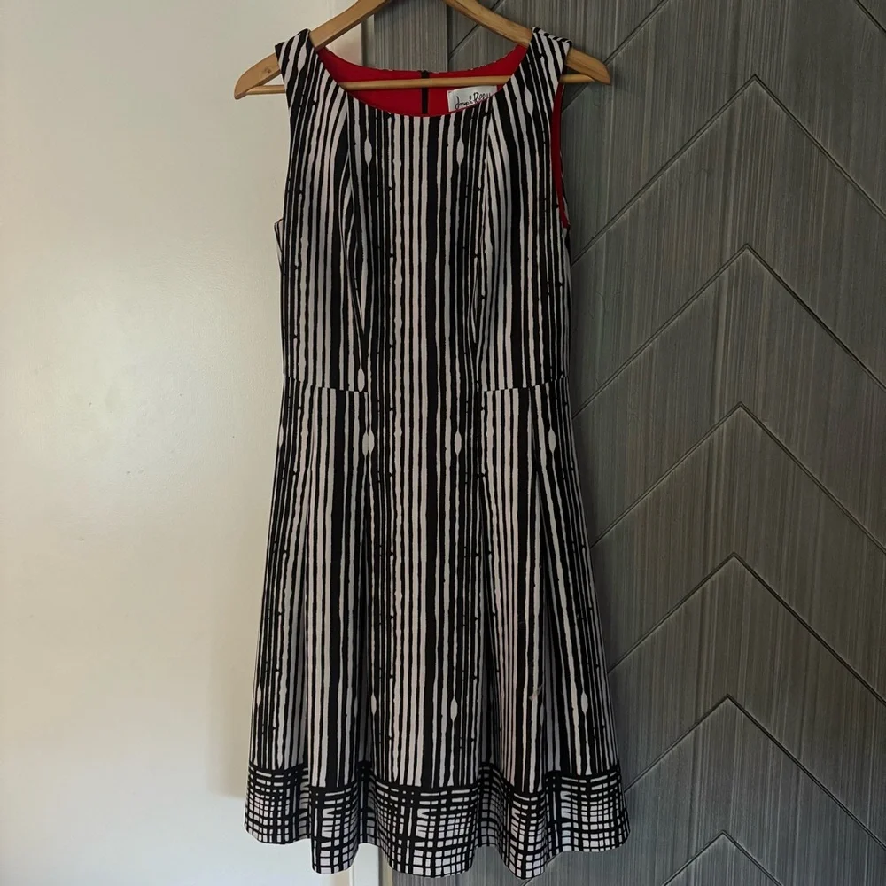 JOSEPH RIBKOFF Abstract Sleeveless Top Style Black White Striped Dress Size 10